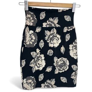 Talula Fitted Floral Mini Skirt - Size XS